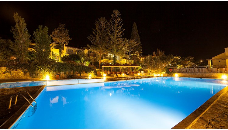 Elpida Village, Крит